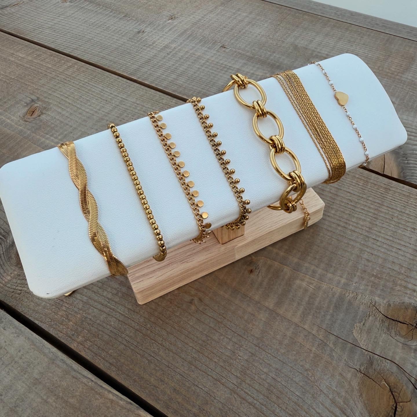 Gouden armband met balletjes