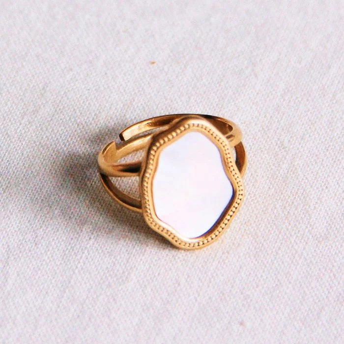 Ring witte steen