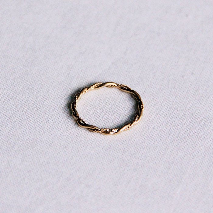 Minimalistische gevlochten ring