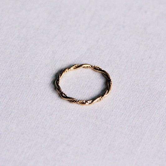 Minimalistische gevlochten ring